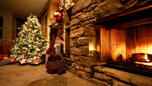 Обои картинки фото праздничные, новогодний, очаг, подарки, корзина, шишки, камин, огонь, елка