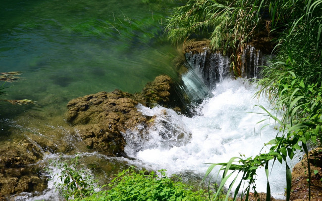 Обои картинки фото природа, реки, озера, зелень, пена, камни, вода