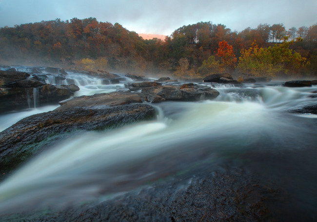 Обои картинки фото природа, реки, озера, деревья, осень, камни, вода