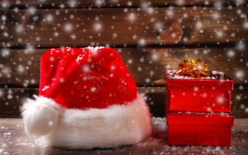Картинка праздничные подарки+и+коробочки merry christmas new year decoration santa hat новый год рождество подарок снег