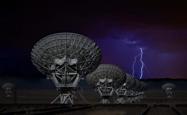 Обои картинки фото космос, разное, другое, радиотелескоп, антенна, технология, молния, небо, нью-мексико