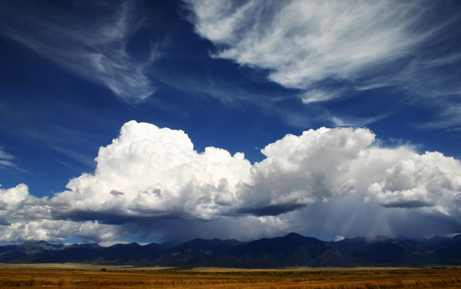 Обои картинки фото природа, облака, поле, горы, небо