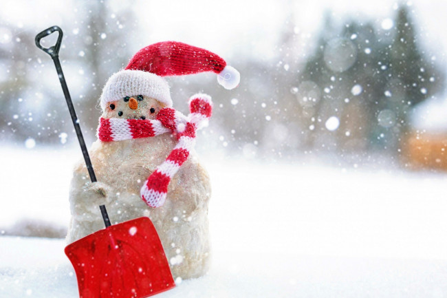Обои картинки фото праздничные, снеговики, лопата, снег