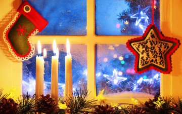 Картинка праздничные новогодние+свечи окно мишура свечи