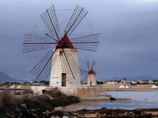 Обои картинки фото windmills, at, infersa, salt, pans, marsala, sicily, italy, города