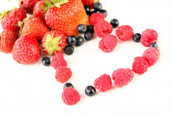 обоя еда, фрукты, ягоды, черника, малина, клубника, сердце