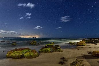 Картинка природа побережье море камни звёздное небо