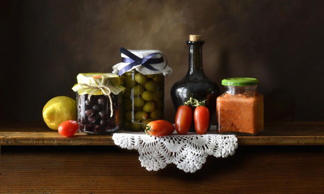 Обои картинки фото еда, натюрморт, лимон, аджика, помидоры, банки, оливки, томаты