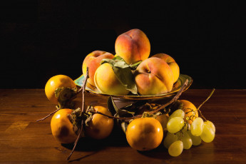 Картинка еда фрукты +ягоды персики виноград хурма