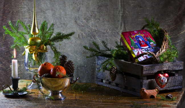 Обои картинки фото праздничные, - разное , новый год, свеча, елка, мандарины, книга