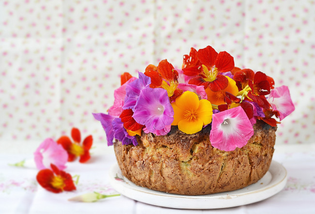 Обои картинки фото еда, пироги, цветы