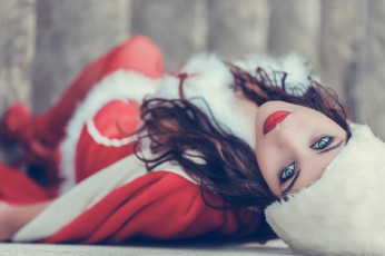 Картинка девушки -unsort+ снегурочки взгляд макияж брюнетка девушка шапка костюм снегурочка