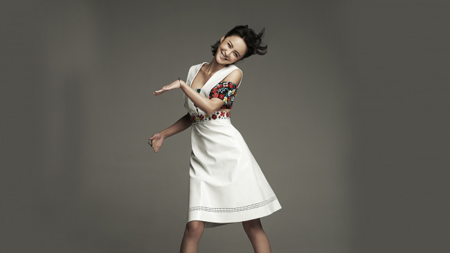 Обои картинки фото zhang xin yi, девушки, девушка, модель, азиатка, фон, взгляд