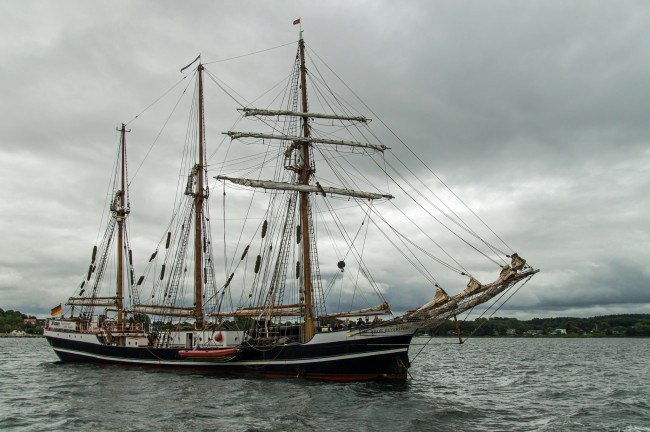 Обои картинки фото thor heyerdahl, корабли, парусники, мачты, паруса