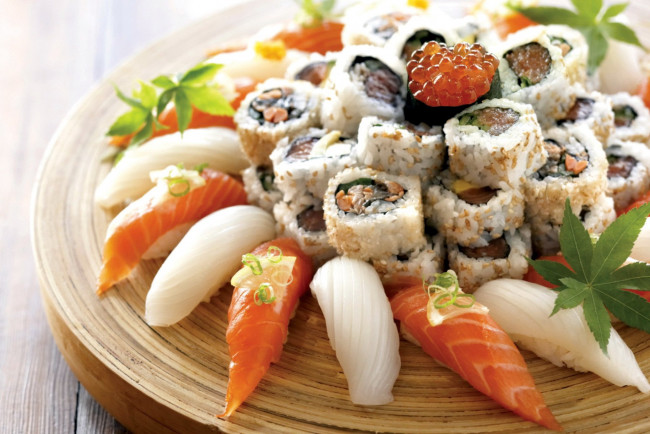 Обои картинки фото еда, рыба,  морепродукты,  суши,  роллы, японская, кухня, роллы, ассорти, суши