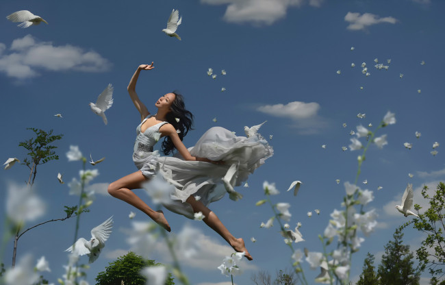 Обои картинки фото девушки, - азиатки, прыжок, платье, небо, облака, трава, птицы