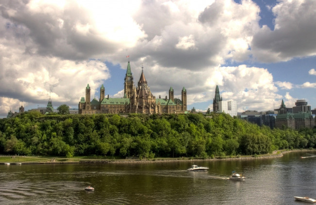 Обои картинки фото города, оттава, канада, река, катера, парламент, башня, часы