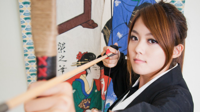 Обои картинки фото девушки, -unsort , азиатки, лук, кимоно, азиатка