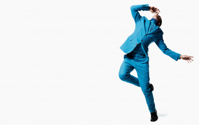 Обои картинки фото мужчины, sean opry, модель, прыжок, костюм