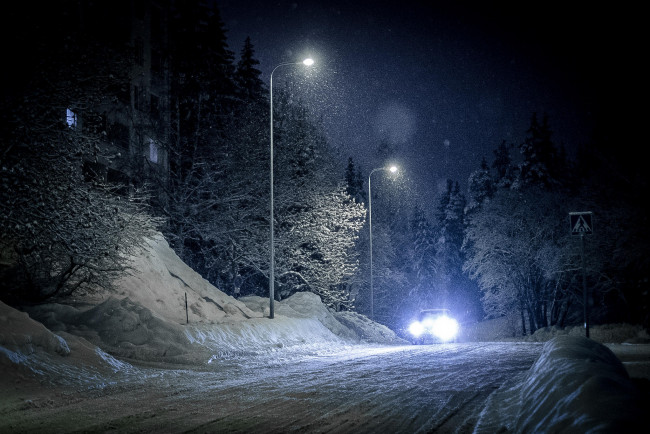 Обои картинки фото природа, дороги, снег, деревья, дорога, ночь