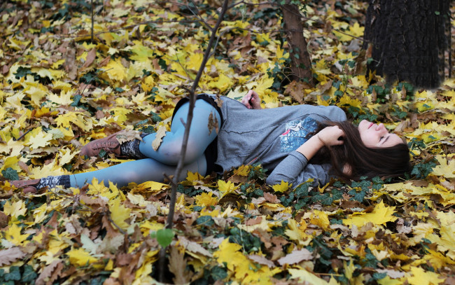 Обои картинки фото _Unsort -НЕ ВЫБИРАТЬ  , девушки, , не, выбирать, листва, осень