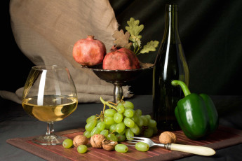 Картинка еда натюрморт орехи гранат вино виноград