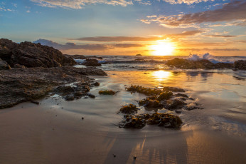 Картинка природа восходы закаты пляж океан солнце тучи горизонт волны камни