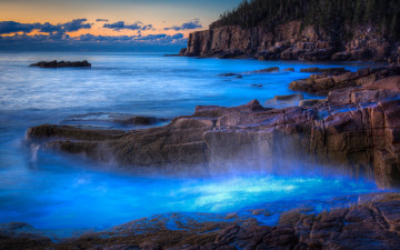 Картинка природа побережье океан лес тучи скалы камни бухта волны