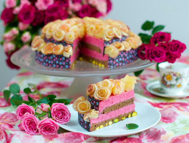 Обои картинки фото еда, торты, чай, пирожное, торт, десерт, чашка, крем, food, cake, dessert, розы, цветы, кофе, roses, rose, flowers, coffee, tea, cup, cream
