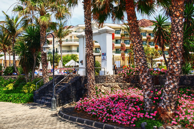 Обои картинки фото испания  канары playa blanca, города, - здания,  дома, канары, испания, цветы, улица, дома