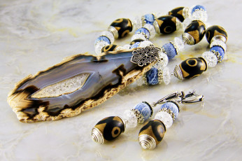 Картинка разное украшения +аксессуары +веера бижутерия украшение бусы серьги фон ожерелье