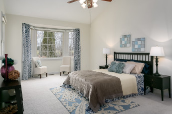 Картинка интерьер спальня ковер окно лампа кресла дизайн стиль кровать