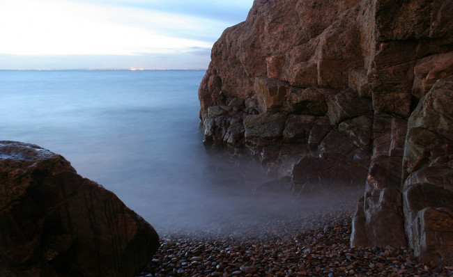 Обои картинки фото природа, побережье, скалы, камни, берег, туман, галька, утро, озеро