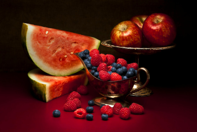 Обои картинки фото еда, фрукты,  ягоды, ягоды, натюрморт, голубика, малина, яблоки, арбуз