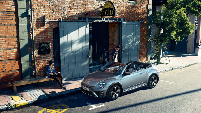 Обои картинки фото volkswagen beetle cabrio 2017, автомобили, выставки и уличные фото, cabrio, beetle, volkswagen, 2017