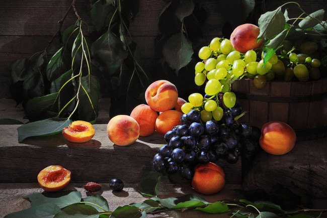 Обои картинки фото еда, фрукты,  ягоды, персики, виноград