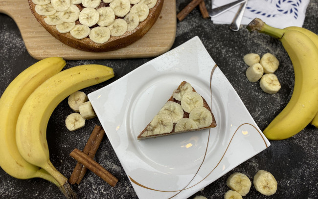Обои картинки фото еда, пироги, бананы, пирог, банановый, корица