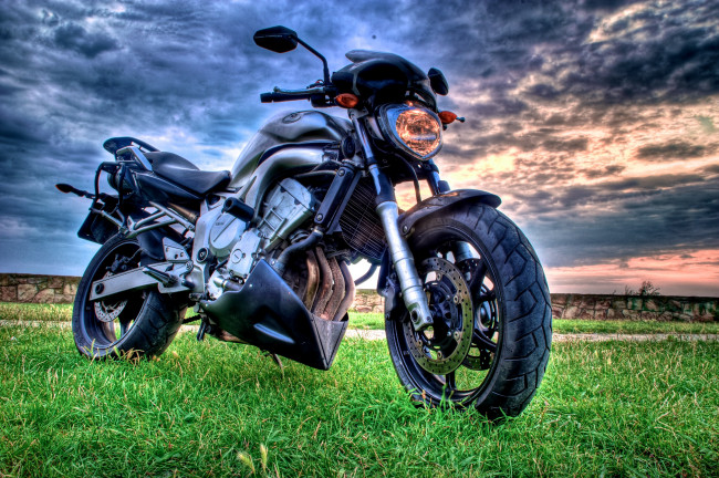 Обои картинки фото мотоциклы, yamaha, трава