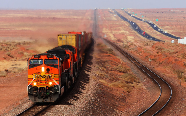 Обои картинки фото техника, поезда, поезд, рельсы, шоссе, пустыня