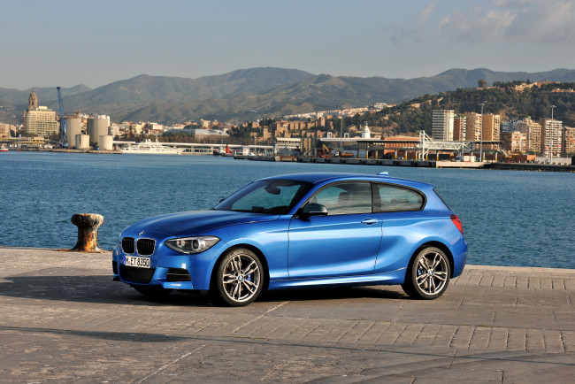 Обои картинки фото 2012, bmw, m135i, f20, автомобили