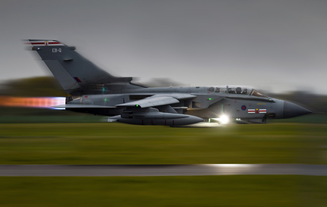 Обои картинки фото авиация, боевые самолёты, скорость, panavia tornado, боевой реактивный самолет, военная авиация