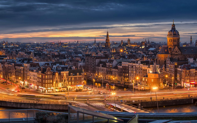 Обои картинки фото города, амстердам , нидерланды, набережная, фонари, река, дороги, вечер, амстердам, канал, огни, дома, закат, улицы