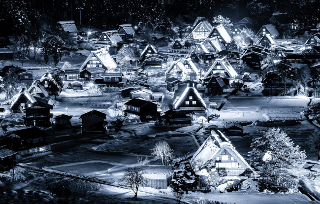 Обои картинки фото города, - пейзажи, Япония, ночь, огни, остров, хонсю, долина, гокаяма, зима, снег, дома, сиракава-го