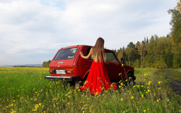 Картинка автомобили -авто+с+девушками lada 4x4 нива красавица лето