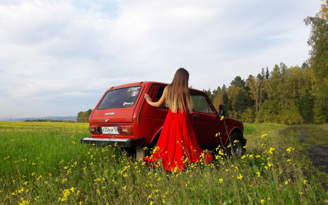 Обои картинки фото автомобили, -авто с девушками, lada, 4x4, нива, красавица, лето