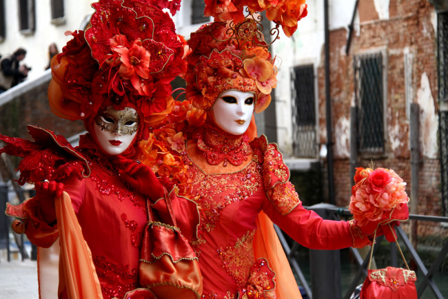 Обои картинки фото разное, маски, карнавальные, костюмы, цветы, венеция, карнавал