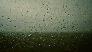 Картинка разное капли +брызги +всплески настроение фон зелень поле небо горизонт фото дождь стекло