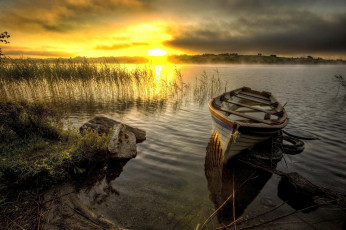 Картинка корабли лодки +шлюпки закат озеро берег лодка пейзаж