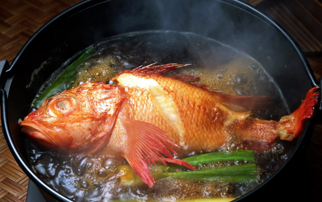 Обои картинки фото еда, рыбные блюда,  с морепродуктами, рыба, котел, кипяток
