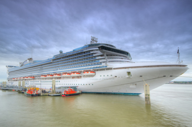 Обои картинки фото caribbean princess in liverpool, корабли, лайнеры, порт, лайнер, круиз